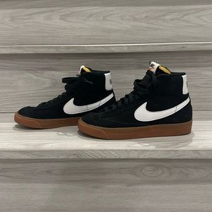 Nike Blazer Mid 77
Black White Gum (Women's) size 7.5 US